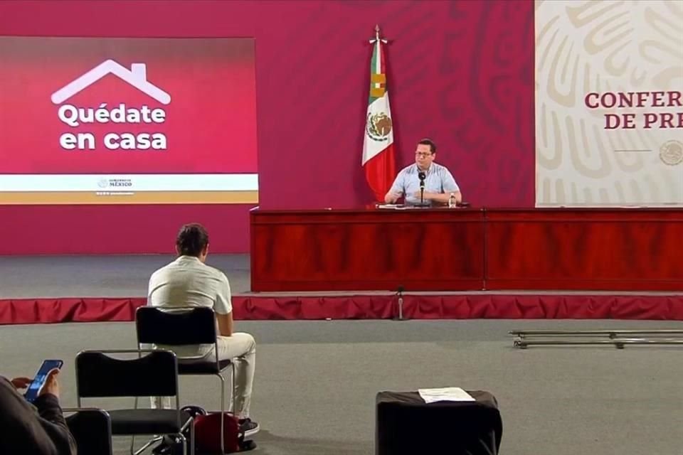 José Luis Alomía, Director General de Epidemiología, dio el informe sobre los casos de Covid.