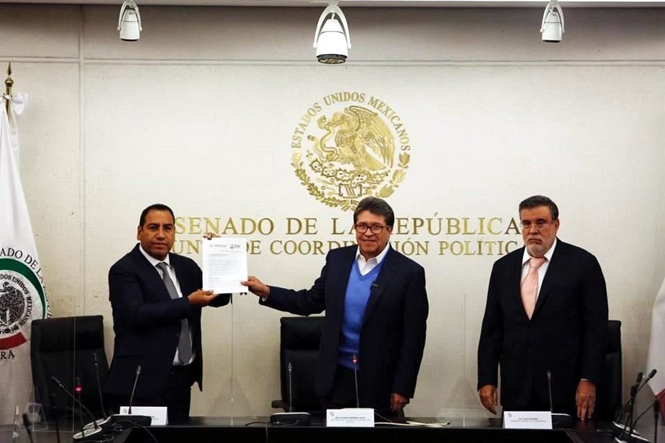 El Presidente del Senado, Eduardo Ramírez, y el coordinador de la bancada de Morena, Ricardo Monreal, recibieron la solicitud del Presidente.