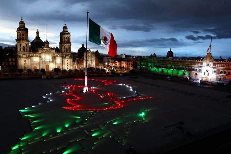 Así luce la plancha del Zócalo previo a la ceremonia que se realizará sin público.