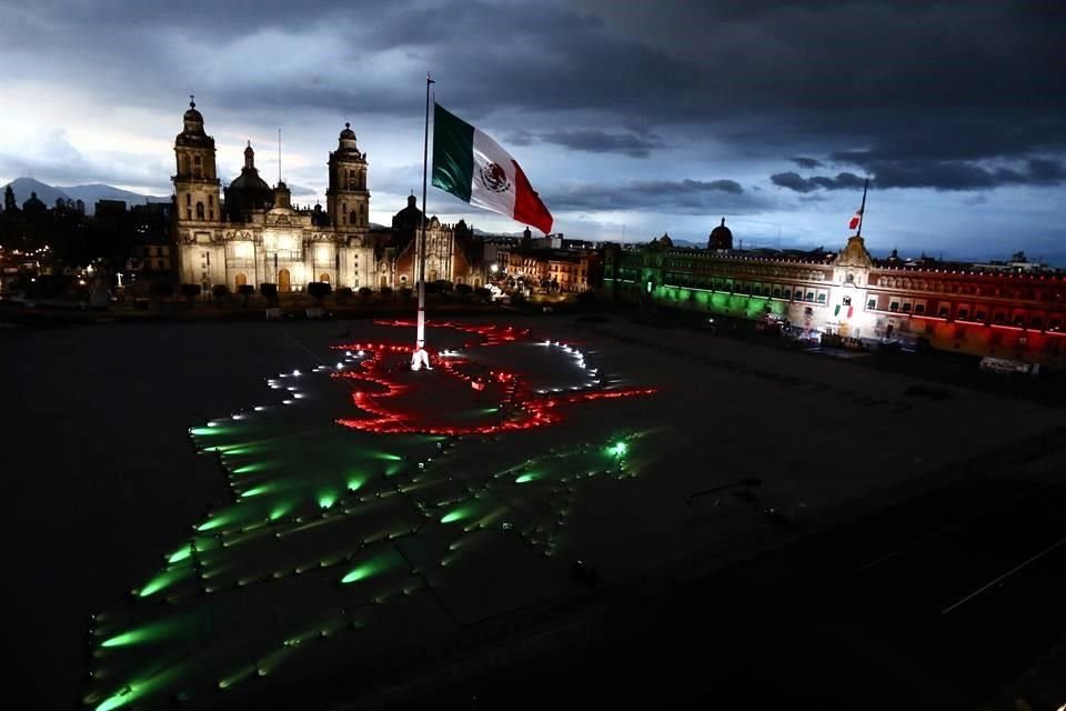 Así luce el Zócalo capitalino previo al arranque de la ceremonia del Grito.