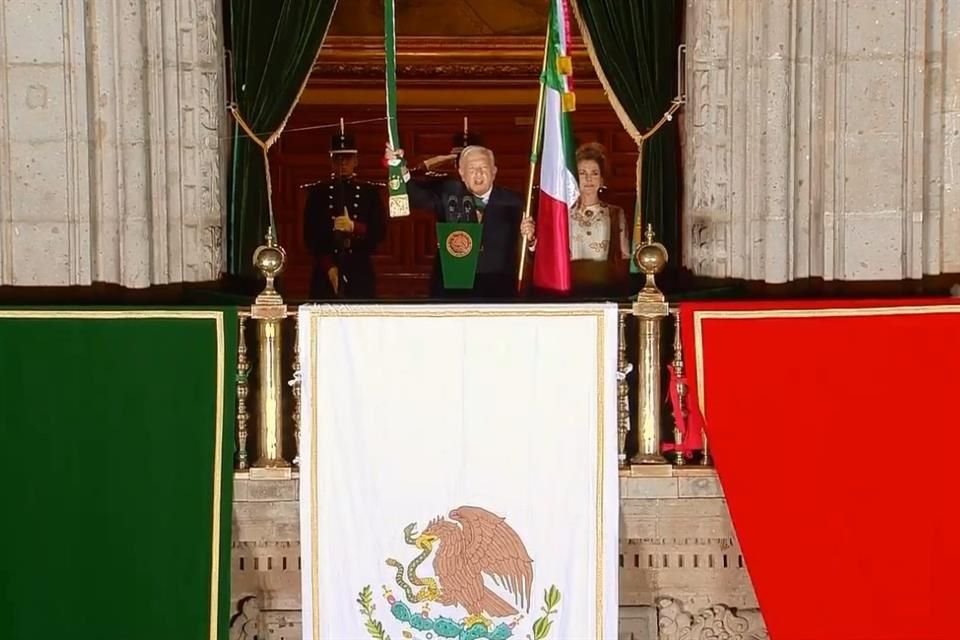 También lanzó viva a Leona Vicario.