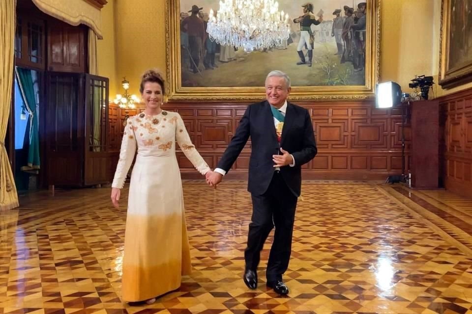 Unos consideraron el vestido de Beatriz Gutiérrez Müller como ostentoso para su estilo, otros alabaron su diseño.