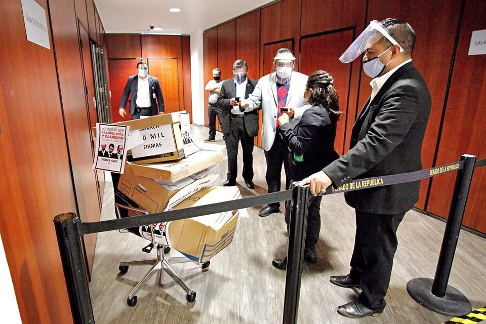 En menos de 36 horas, aliados de Morena hicieron aparecer casi 12 firmas por segundo para solicitar la consulta contra los ex Presidentes.