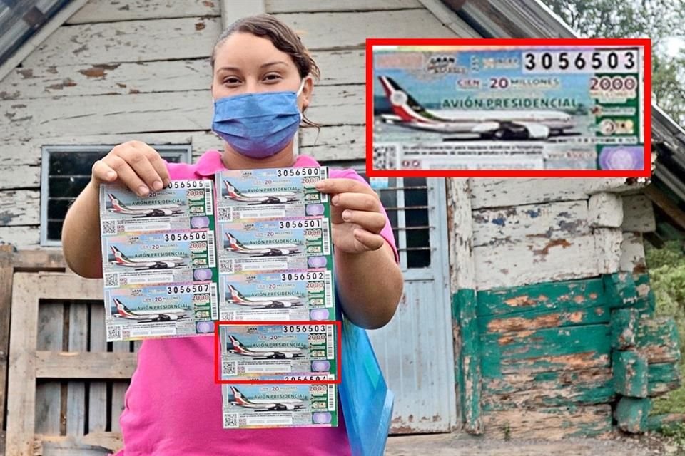 Karen Anahí, la tesorera del kínder, muestra los ocho boletos que les entregó la Federación. El ganador fue el de la terminación '03'.