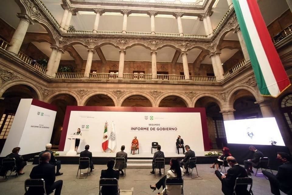 Sheinbaum no acudió al  Congreso, aunque en el evento que realizó en sede de CDMX están presentes los 16 alcaldes en CDMX, representantes de empresarios, sindicalistas y funcionarios federales.