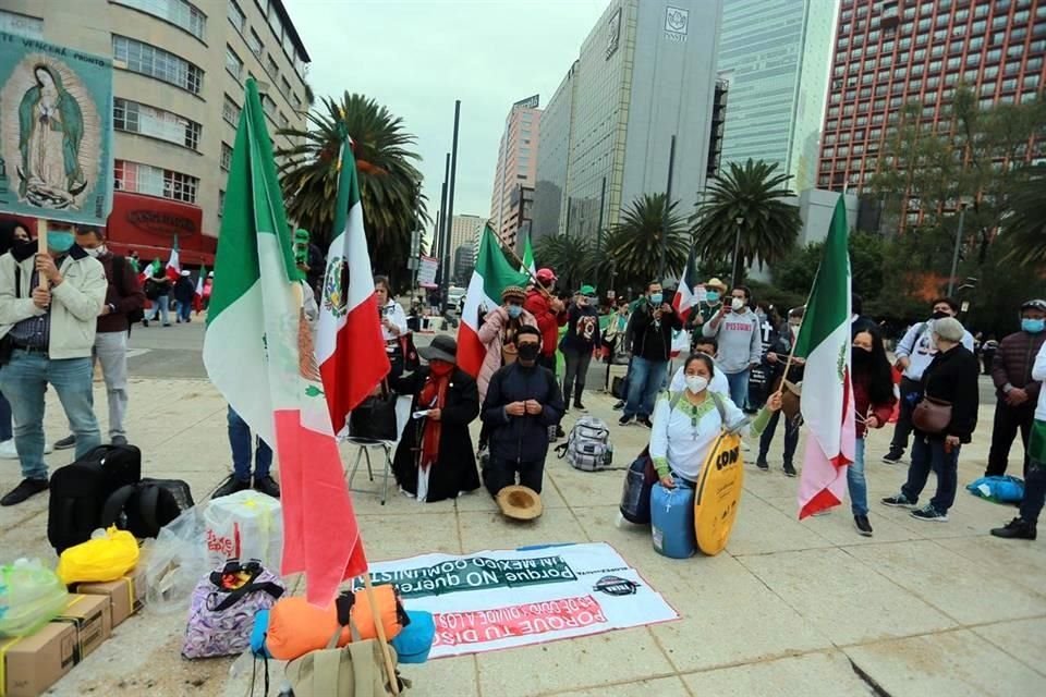 Los manifestantes se encuentran en el Monumento a la Revolucón.