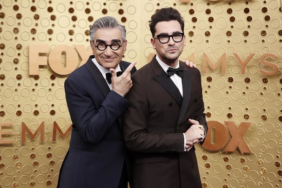 Padre e hijo Eugene Levy y Daniel Levy se llevaron premios Emmy a Mejor Actor de Serie de Comedia y Mejor Actor de Reparto de Serie de Comedia, respectivamente, por 'Schitt's Creek'.