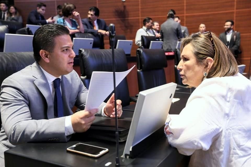 Damián Zepeda y Xóchitl Gálvez en una sesión en la Cámara alta en febrero pasado.