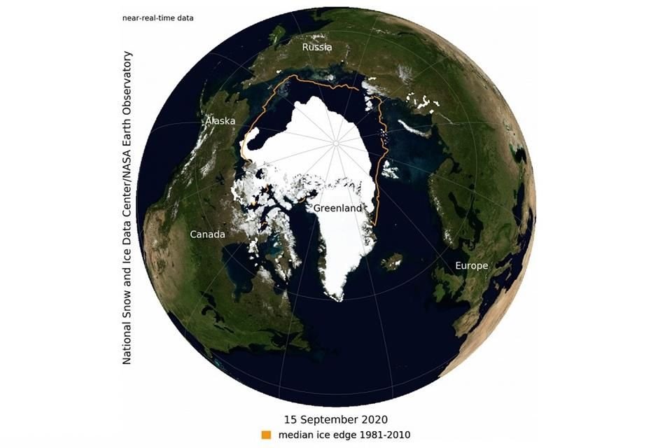 La línea naranja señala el borde de la extensión promedio del hielo marino del Ártico durante el periodo 1981-2010.