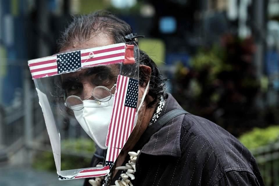 Contrario a las caretas de plástico, las mascarillas sí frenan la propagación del Covid-19.