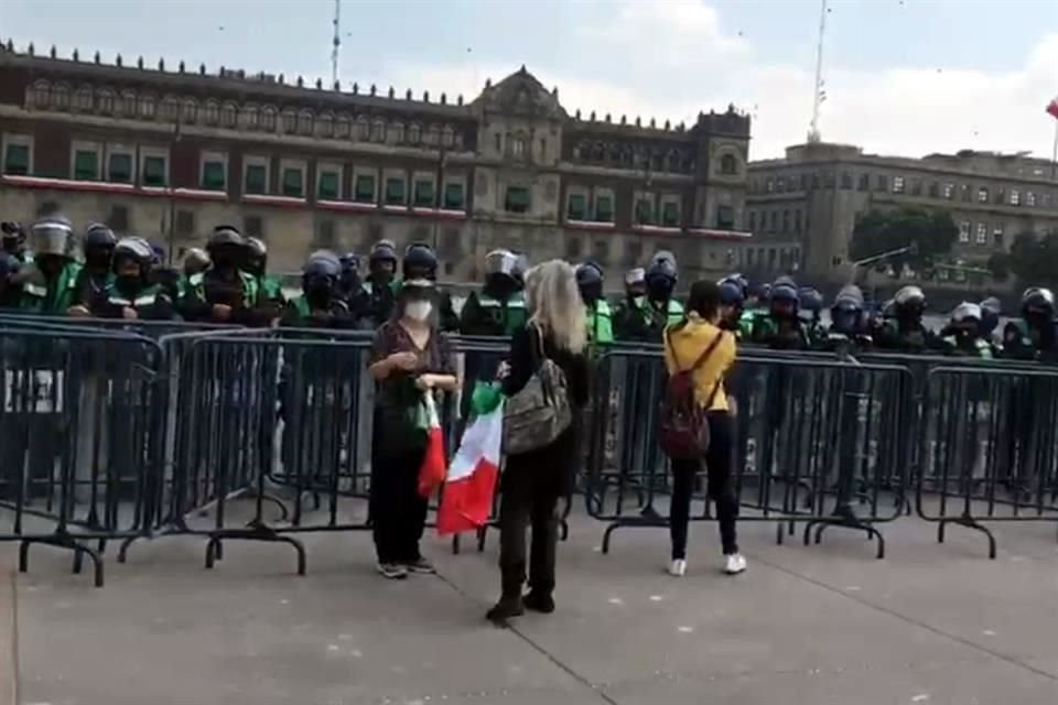 Los inconformes buscan llegar al extremo de Palacio Nacional.