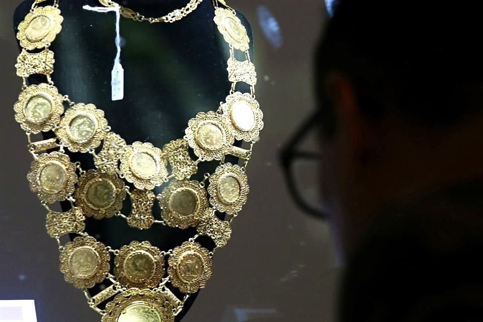 Cárdenas agregó que detectaron modificaciones en 23 joyas y lo denunciaron ante la FGR.