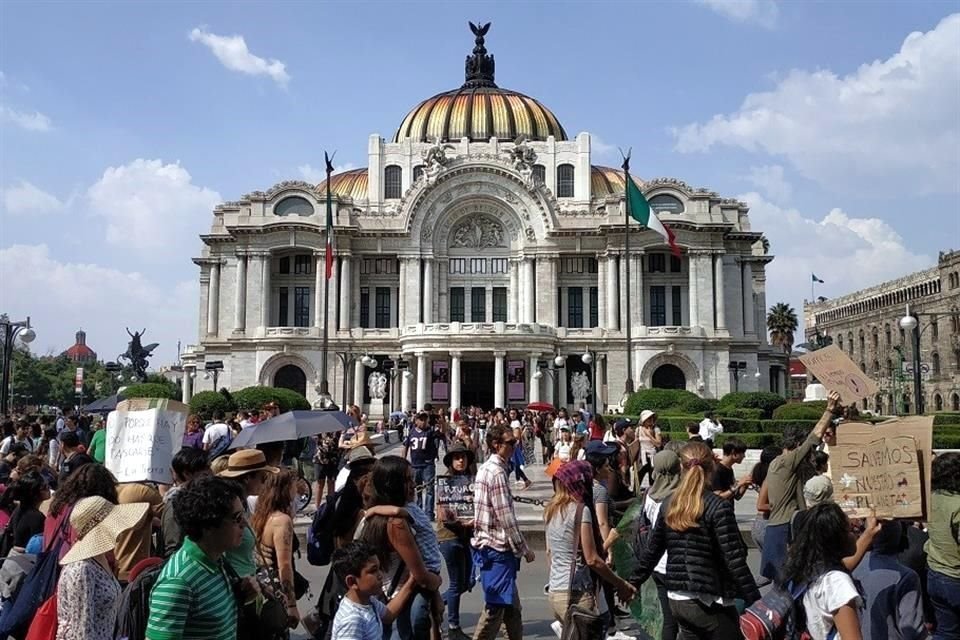 Hace un año, los jóvenes se manifestaron en la Ciudad de México para exigir al Gobierno acciones para afrontar la crisis climática.