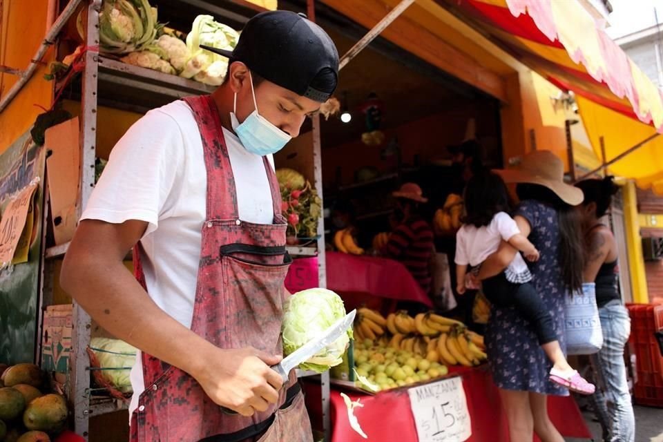 En la encuesta de septiembre, analistas consultados pro Banxico prevén que la inflación cierre el año a un nivel de 3.89 por ciento.