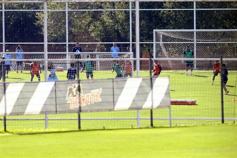 Los Rayados entrenaron este lunes en las instalaciones de El Barrial.