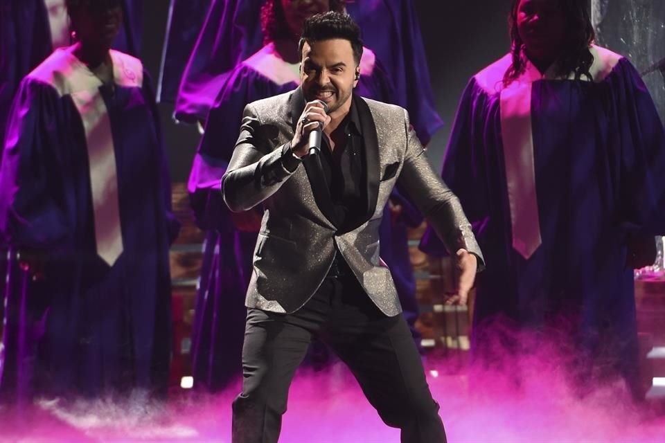 Luis Fonsi será uno de los artistas que realizará presentaciones musicales en la próxima edición de los premios Latin Billboard.