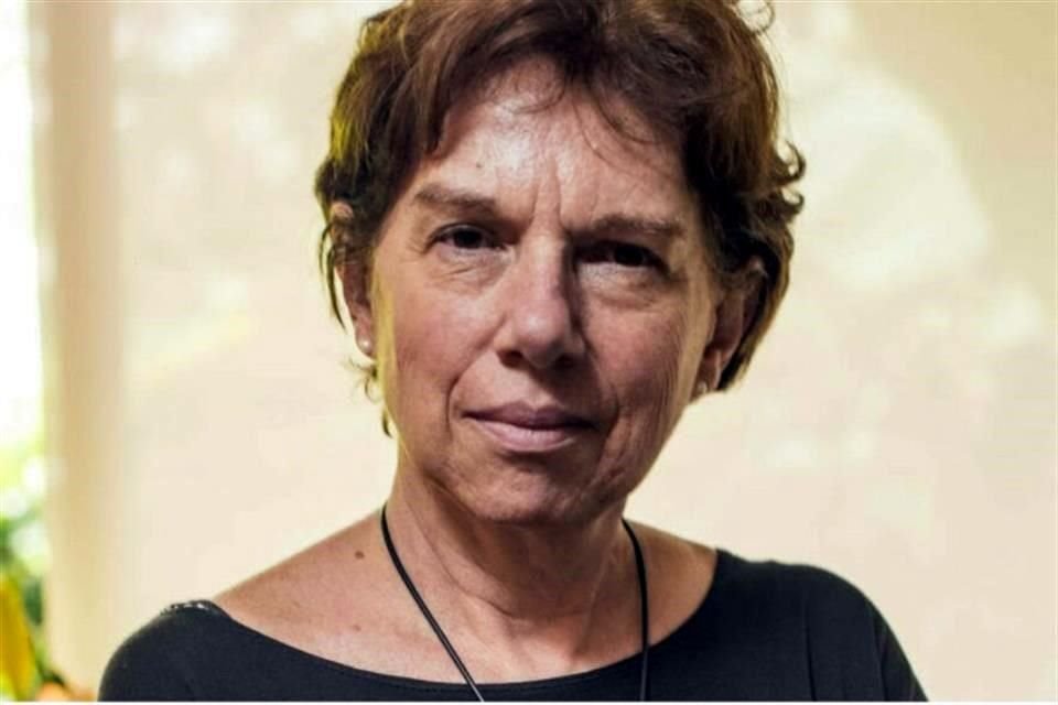 Yolanda Reyes es escritora, periodista, promotora de lectura, librera, escenógrafa, titiritera, investigadora y formadora de escritores.