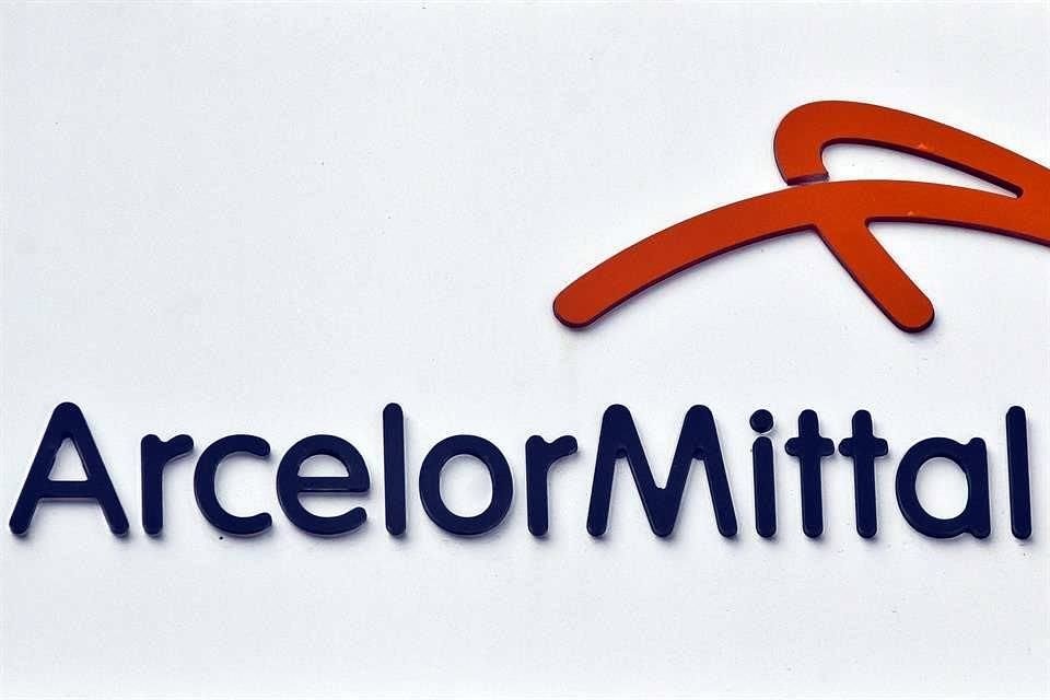 Logo de la compañía acerera ArcelorMittal.