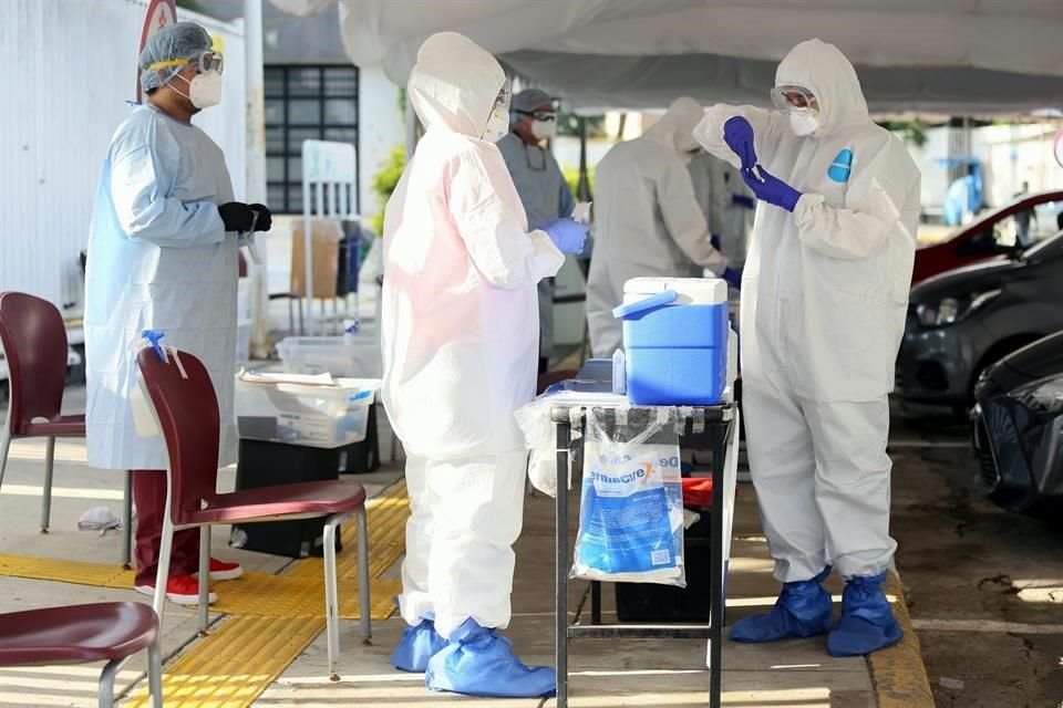 Para equipamiento ante la contingencia, el IMSS invirtió 3 mil 227 millones de pesos.