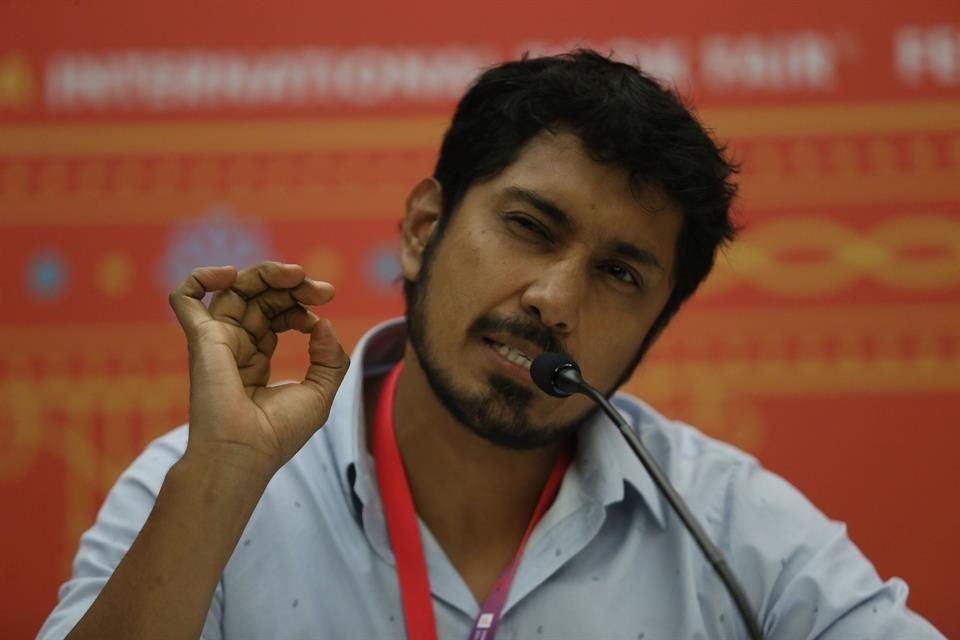 Tenoch Huerta compensará con regalos y serenatas a quienes apoyen la campaña de fondeo para su próxima película.