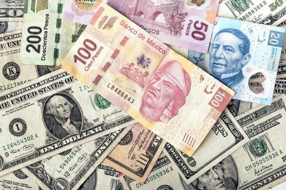 En el mercado internacional, el peso perforó durante la mañana en repetidas ocasiones la barrera de los 18 unidades por dólar y se situó en máximos de casi cinco años.