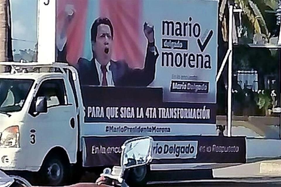 Espectacular con la imagen de Mario Delgado.