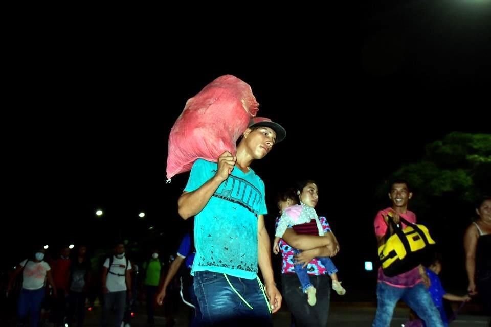 Al menos 300 hondureños de la caravana habían logrado cruzar a Guatemala.