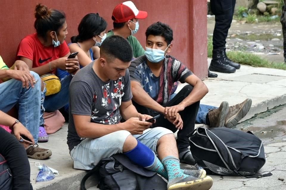 Los hondureños llegaron a la Casa del Migrante de Tecún Umán.