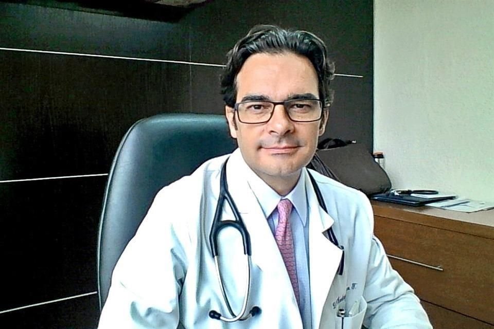 Santiago Nava Townsend, jefe de la Unidad de Electrocardiología del Instituto Nacional de Cardiología 'Ignacio Chávez'.