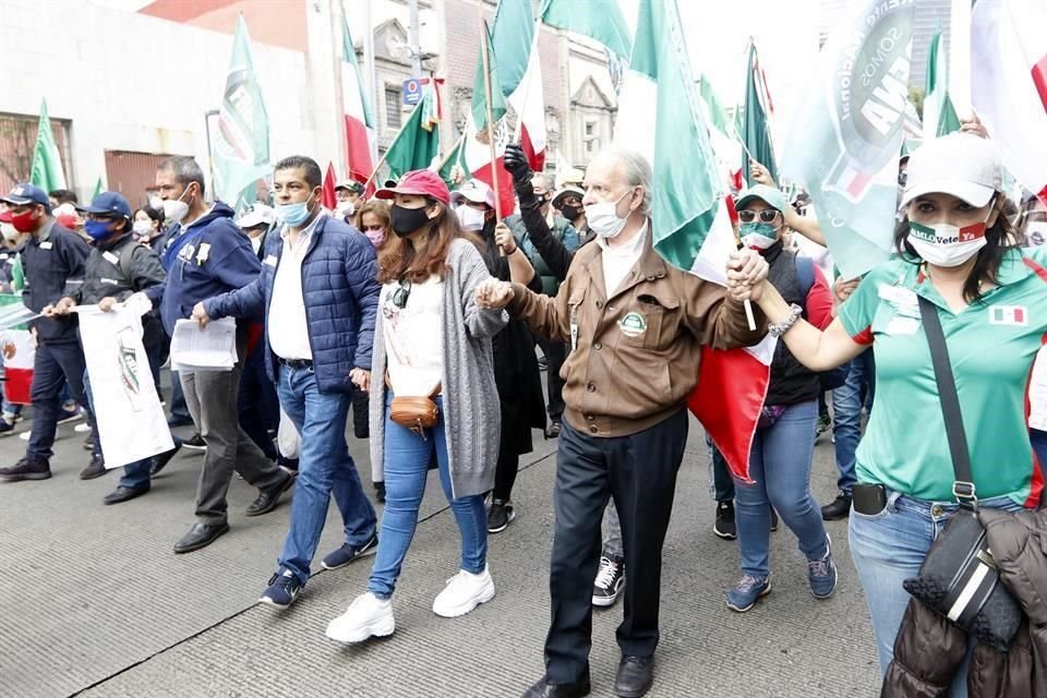 El 30 de septiembre, el Presidente López Obrador aseguró que si hay una manifestación de 100 mil personas contra su Gobierno y no tiene apoyo en las encuestas se iría.