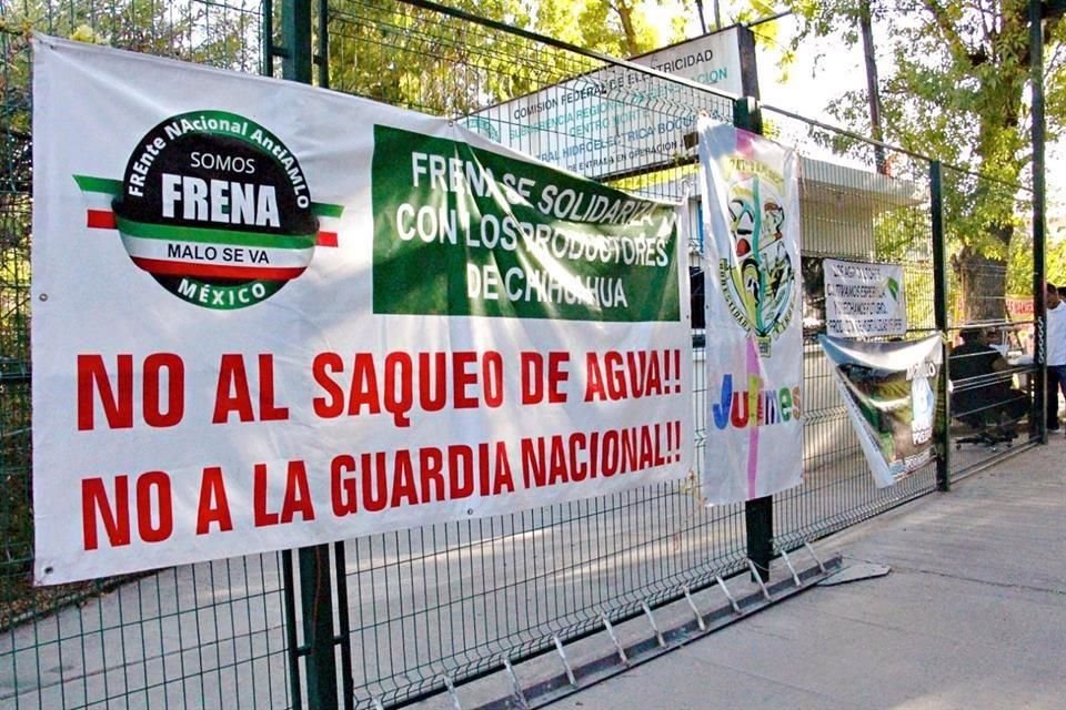 Mientras que agricultores retienen la presa La Boquilla, militares y miembros de la GN resguardan dos embalses en el centro-sur Chihuahua.