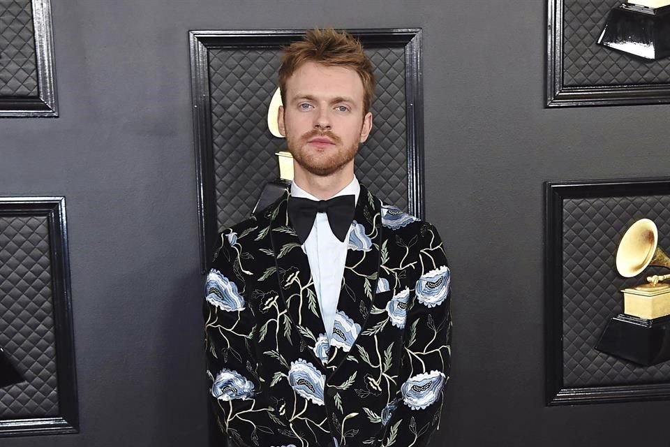 Finneas O'Connell, hermano de Billie Eilish, dice que no hay rivalidad entre ellos. El cantante, de 23 años, promueve el sencillo 'What They'll Say About Us' y el EP 'Blood Harmony Deluxe'.