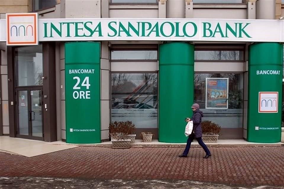 Intesa Sanpaolo es el mayor banco de Italia por capitalización bursátil.