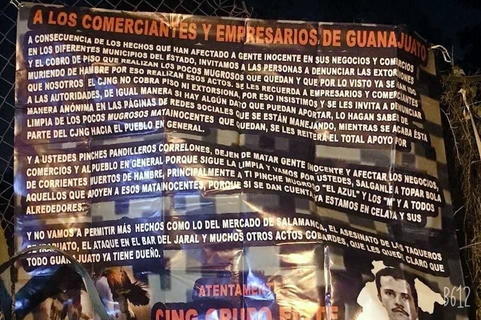 Mensajes presuntamente firmados por el CJNG fueron colgados de puentes vehiculares en la ciudad de Celaya.