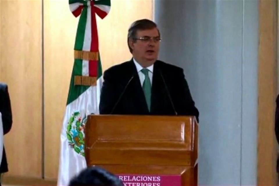 Ebrard durante la inauguración de la oficina que operará todos los días de las 8:00 a las 20:00 horas.