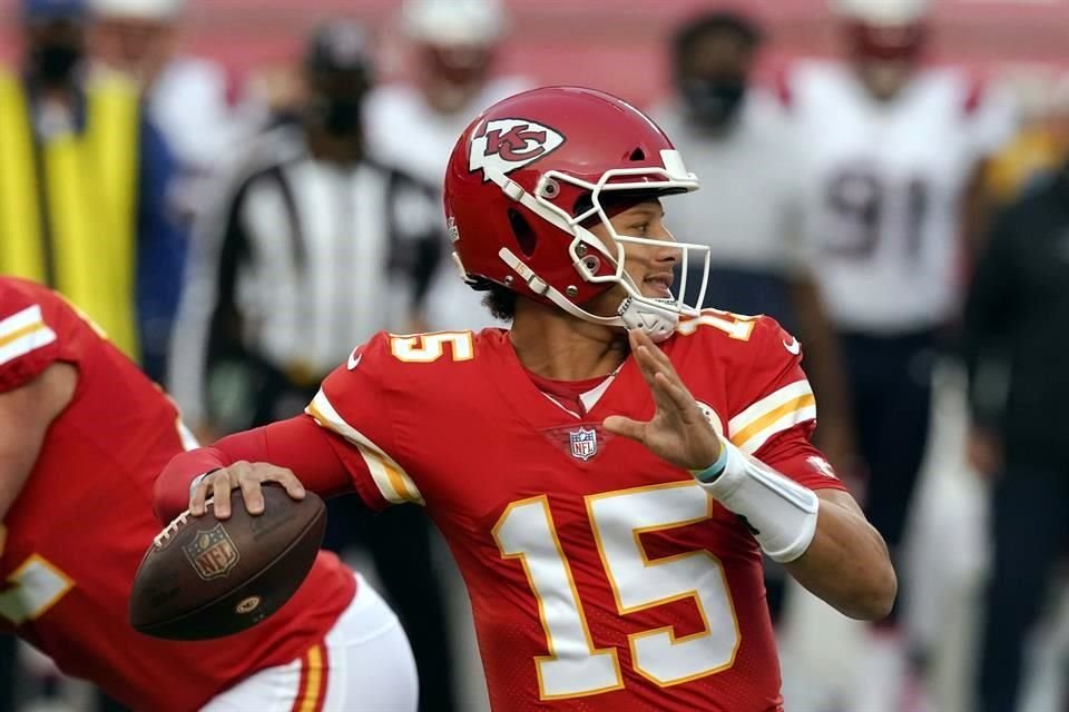 Patrick Mahomes terminó con 236 yardas, en lo que fue una actuación inconsistente.