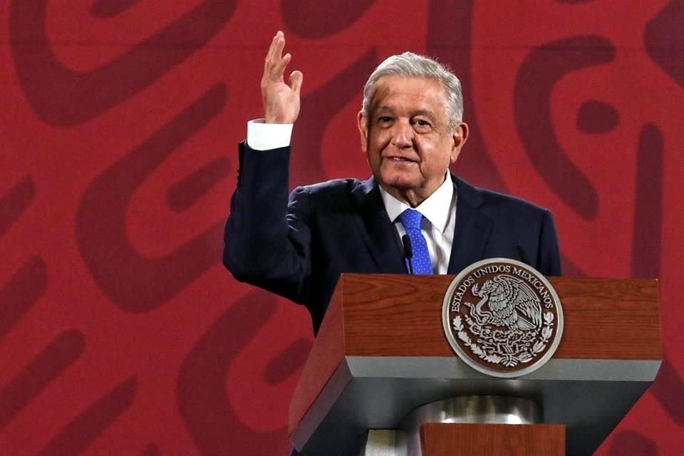 AMLO señaló que diputados que defienden fideicomisos responden a intereses de grupos.