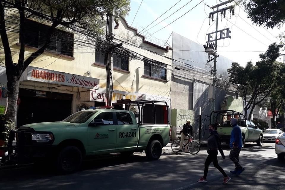 Al sitio fueron movilizados elementos de seguridad física de Pemex, de Protección Civil y de la Alcaldía, quienes establecieron un perímetro de seguridad en torno al inmueble. 