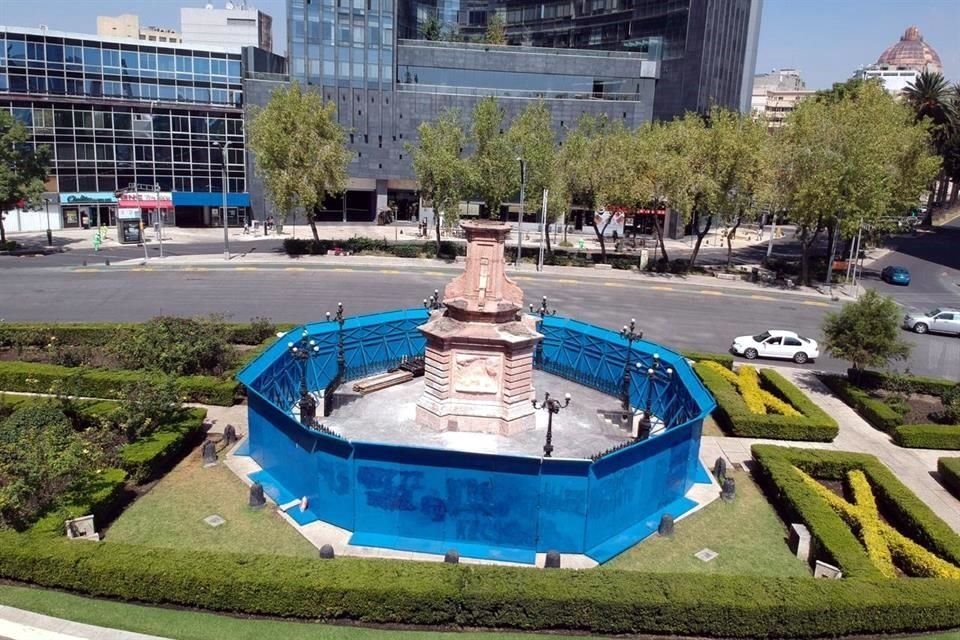 La estatua de Cristóbal Colón fue retirada anteriormente. Ahora sólo queda la base. 