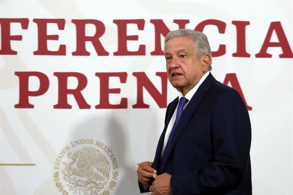 AMLO señaló que el curso tuvo un costo total de 19 millones de dólares y sólo lo tomaron tres funcionarios durante la gestión de Felipe Calderón.