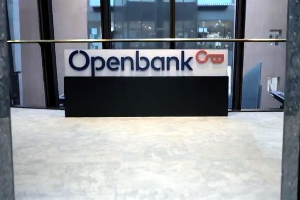 Openbank Santander México tendrá por objeto la realización de operaciones de crédito, factoraje y arrendamiento financiero.