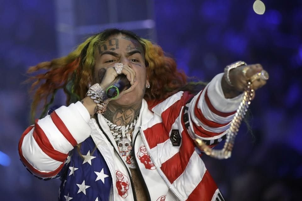 Tekashi 6ix9ine fue demandado por agresión sexual infantil, abuso sexual infantil e infligir angustia emocional.