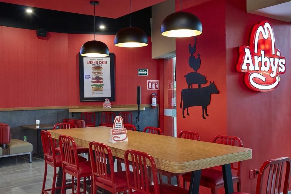 La cadena de comida rápida, especializada en sándwiches y emparedados, Arby's regresó a la Ciudad.