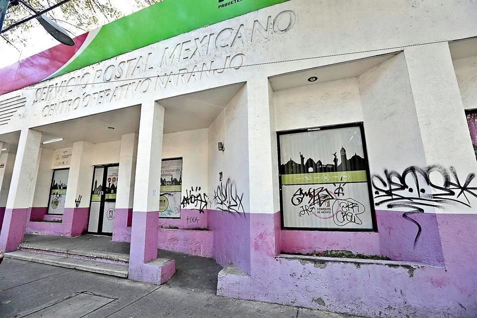 Mientras que 35% del padrón en EU confía en enviar su voto por servicio postal, en México, cartas enviadas desde hace 2 meses aún no llegan.