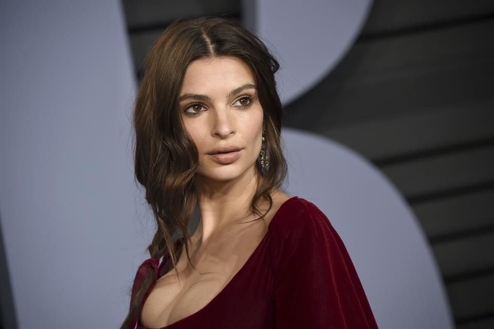 Emily Ratajkowski sorprendió a sus fans con su primer embarazo y afirma que no quiere saber el sexo de su bebé.