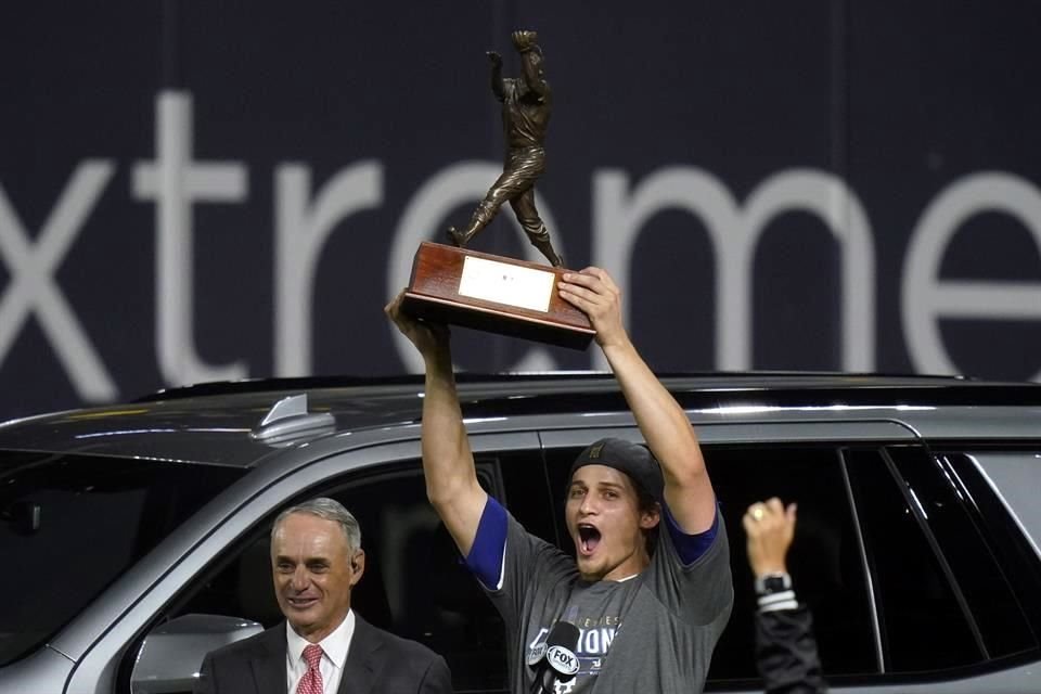 Corey Seager ganó el premio al Jugador Más Valioso de la Serie Mundial.