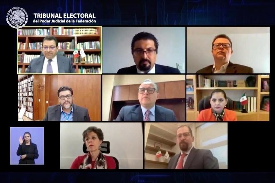 Aspectos de la sesión de la Sala Superior del TEPJF.