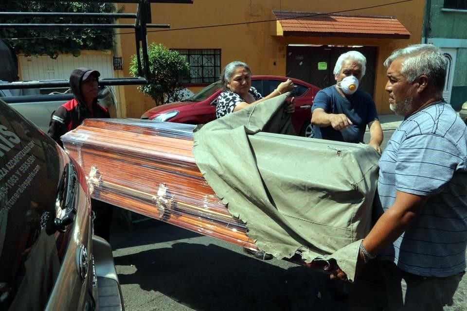 El número de cadáveres cremados pasó de 6 mil 777 a 11 mil 980.