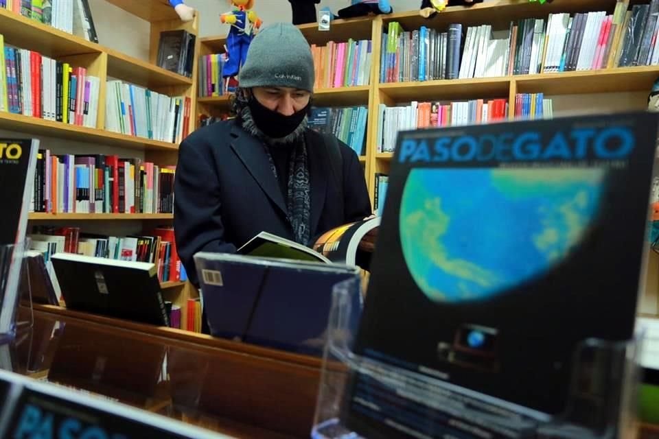 La librería permanecerá abierta de martes a domingo de las 12:00 a las 20:00 horas.