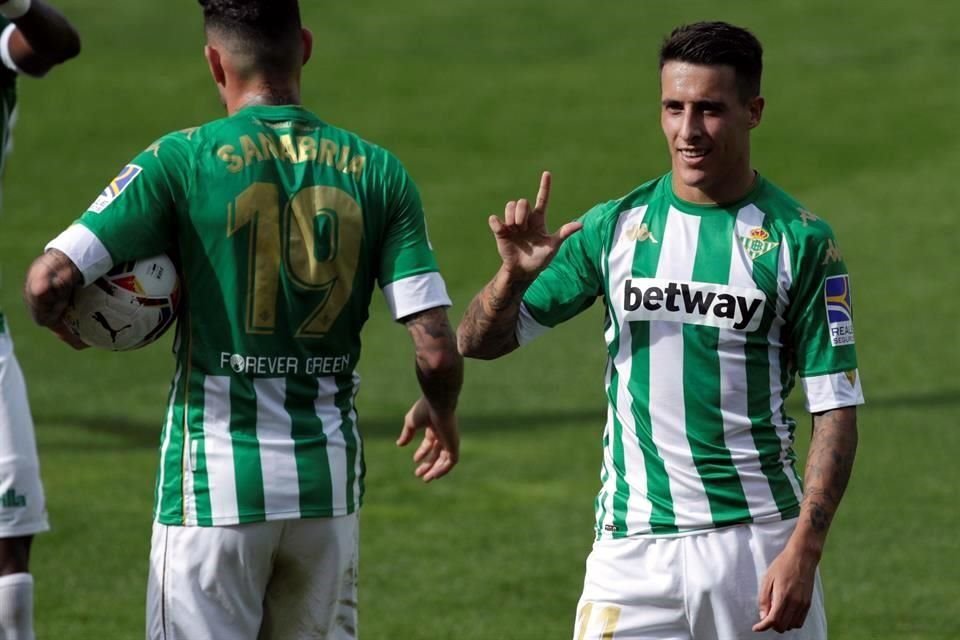 Cristian Tello se despachó con un doblete.